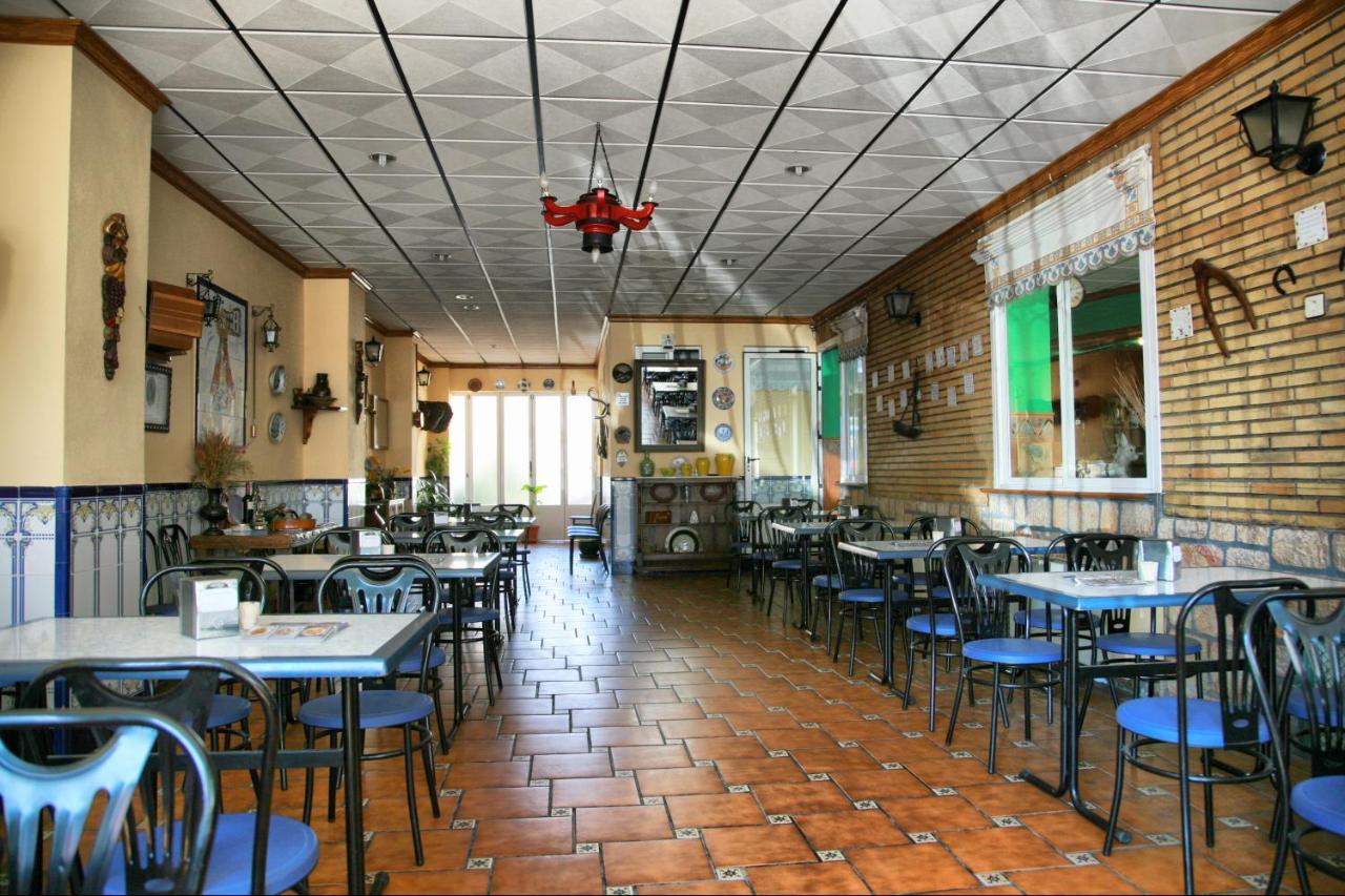 Hostal Restaurante Milan II San Clemente  Bagian luar foto