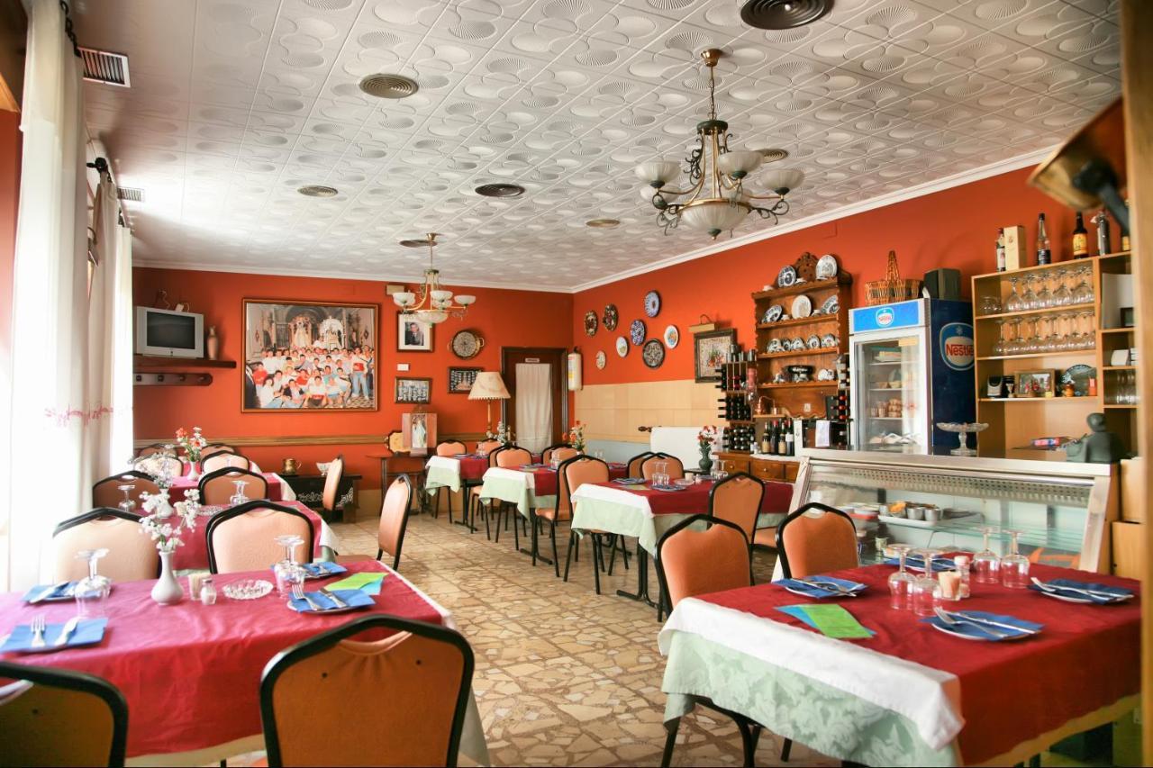 Hostal Restaurante Milan II San Clemente  Bagian luar foto